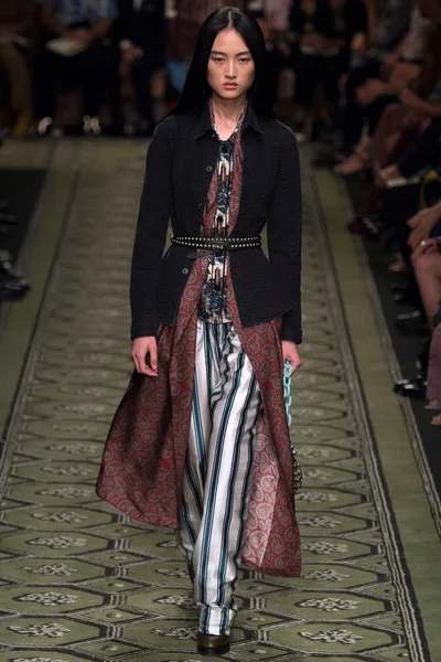 Look 18